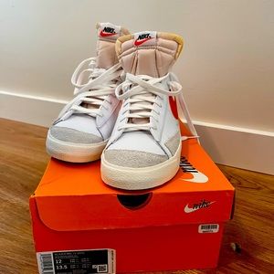 Nike Blazer Mid ‘77 VNTG Orange and White NWT